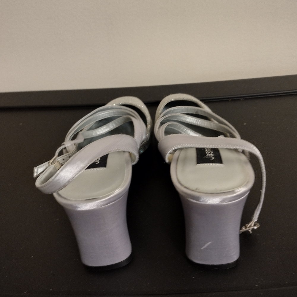 Shoes - Picture 2 of 4